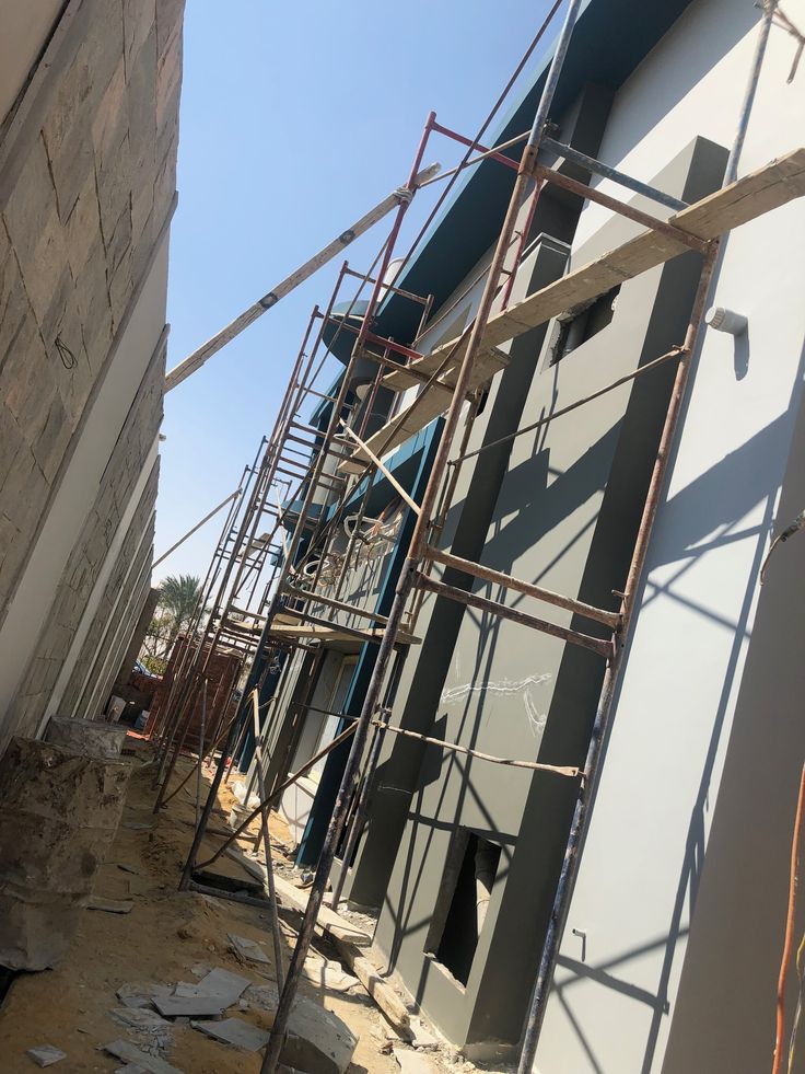 مقاول عظم مع المواد القصيم