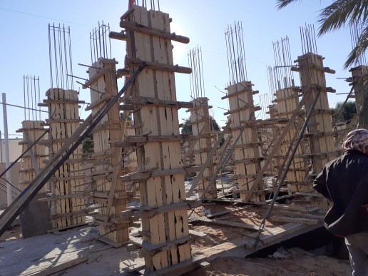 بناء عمائر سكنية وتجارية.